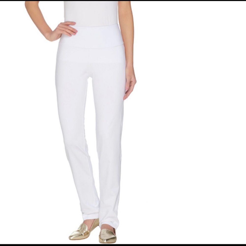 A225789
Women w/ Control Pants w/Tummy Control